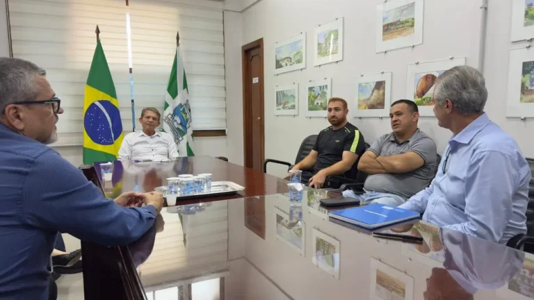 Prefeito se reúne com representantes do Jupira