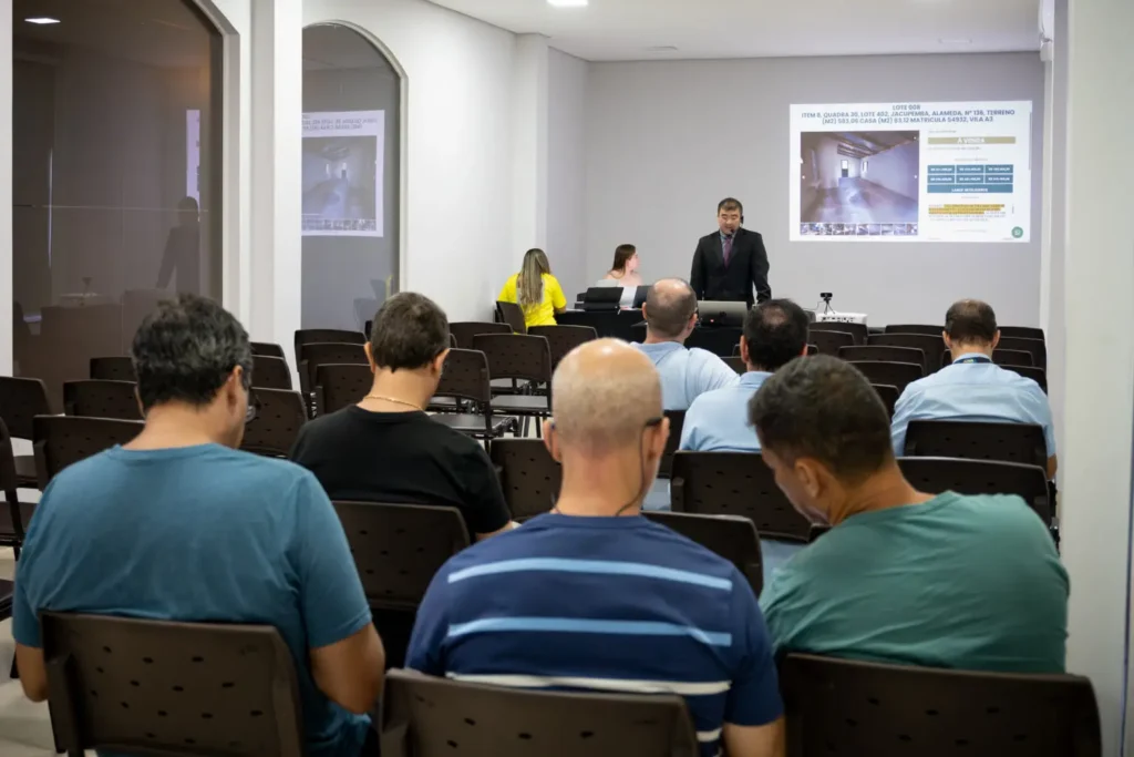 Leilão de casas da Vila A Itaipu