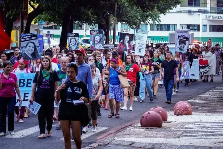 ato do Dia Internacional da Mulher em Foz do Iguaçu