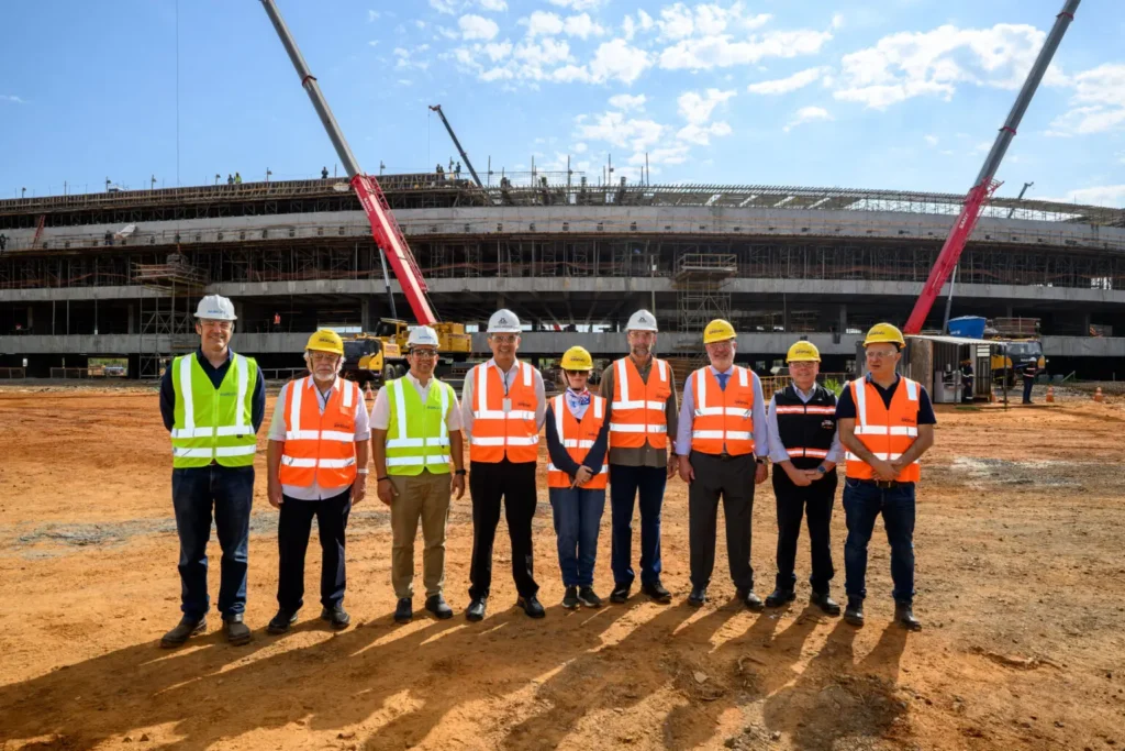 Diretores da Itaipu visitam obras da Unila