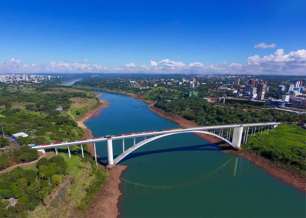 Ponte da Amizade completa 61 anos entre Brasil e Paraguai