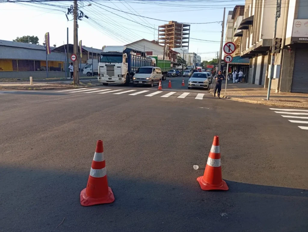Rua das Missões mão dupla Vila Portes