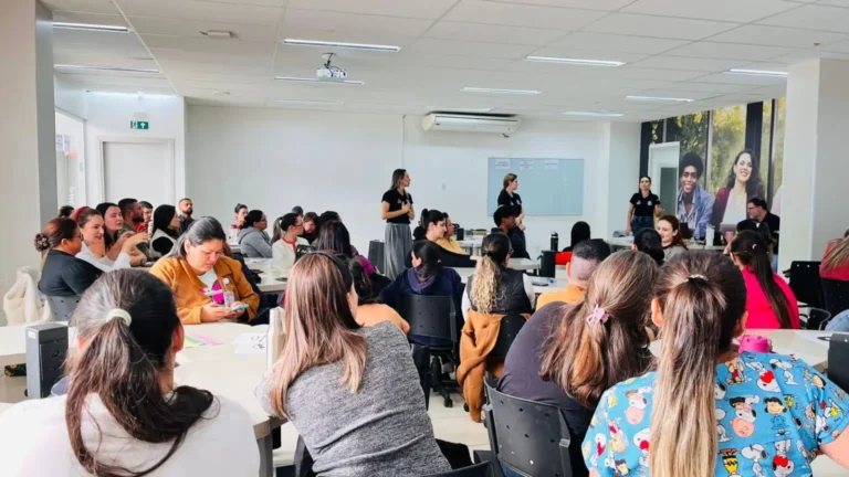 Capacitação de profissionais de enfermagem sobre acolhimento em Foz do Iguaçu