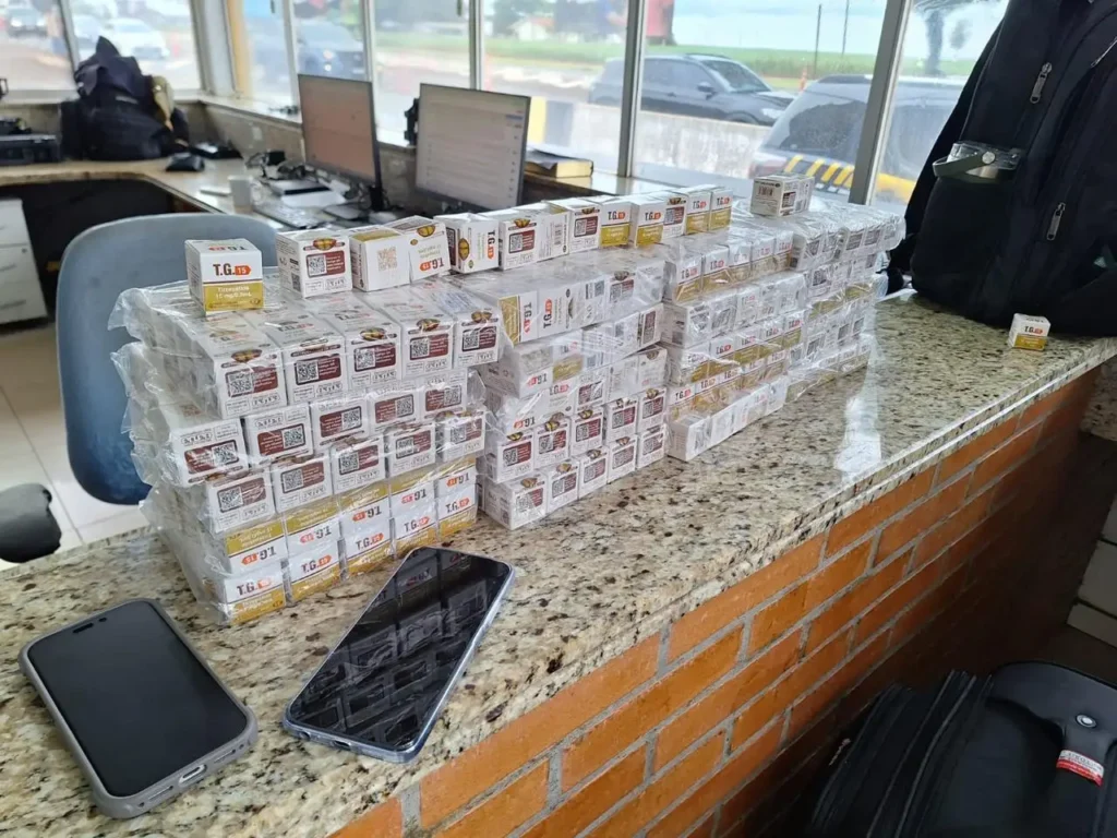 PF e PRF apreendem medicamento irregular em ônibus na BR-277