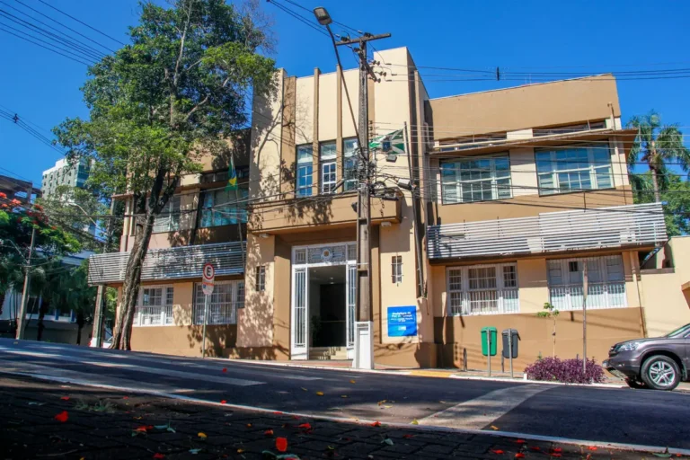 Adiantamento do 13º salário para servidores de Foz do Iguaçu