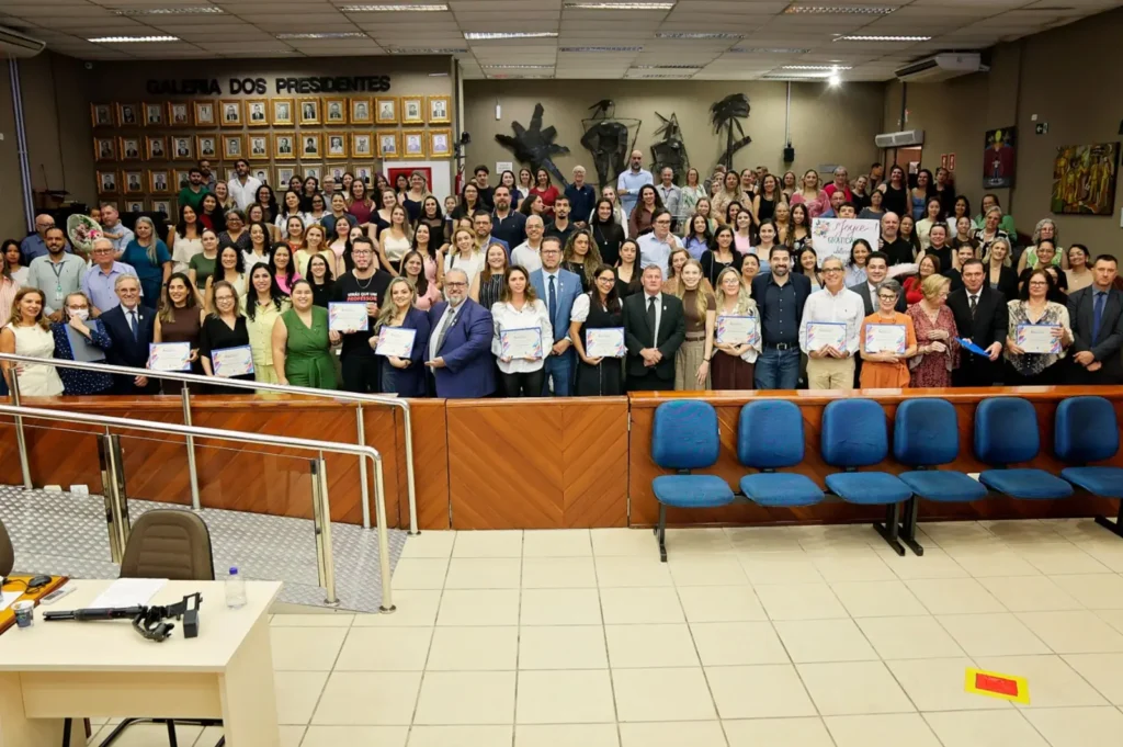 Câmara de Foz entrega Prêmio Destaque da Educação